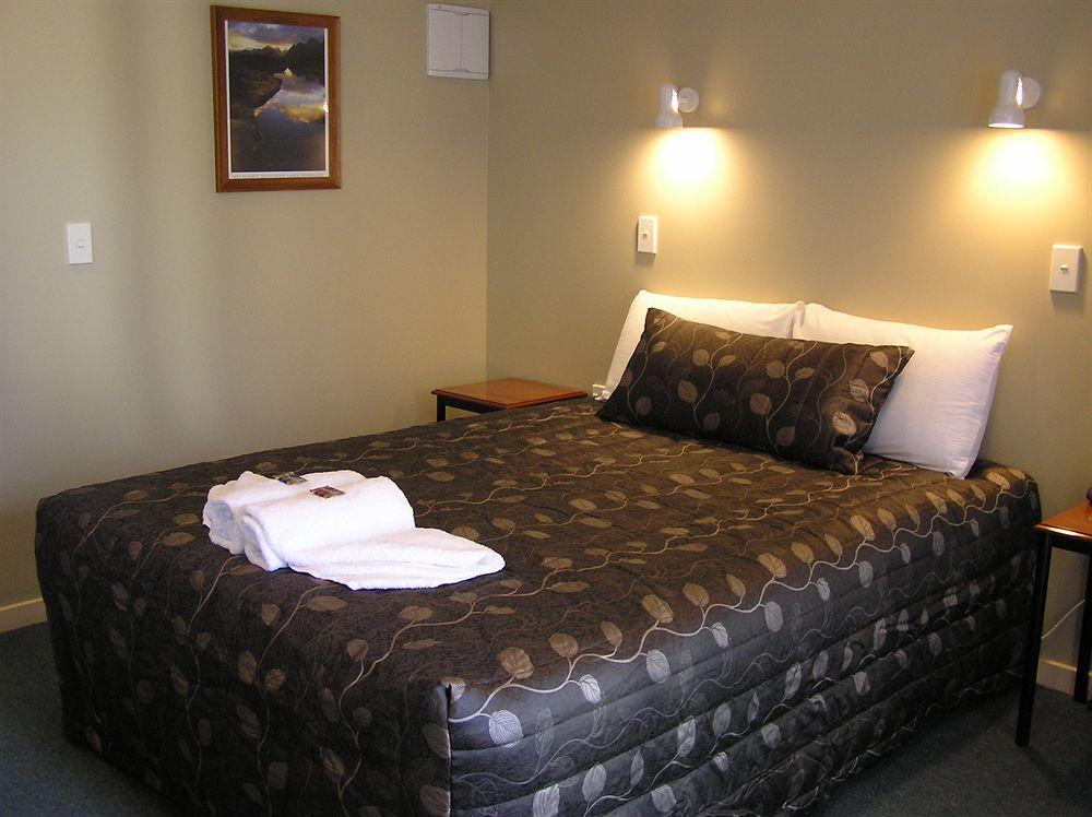 Bella Vista Motel Te Anau Bagian luar foto