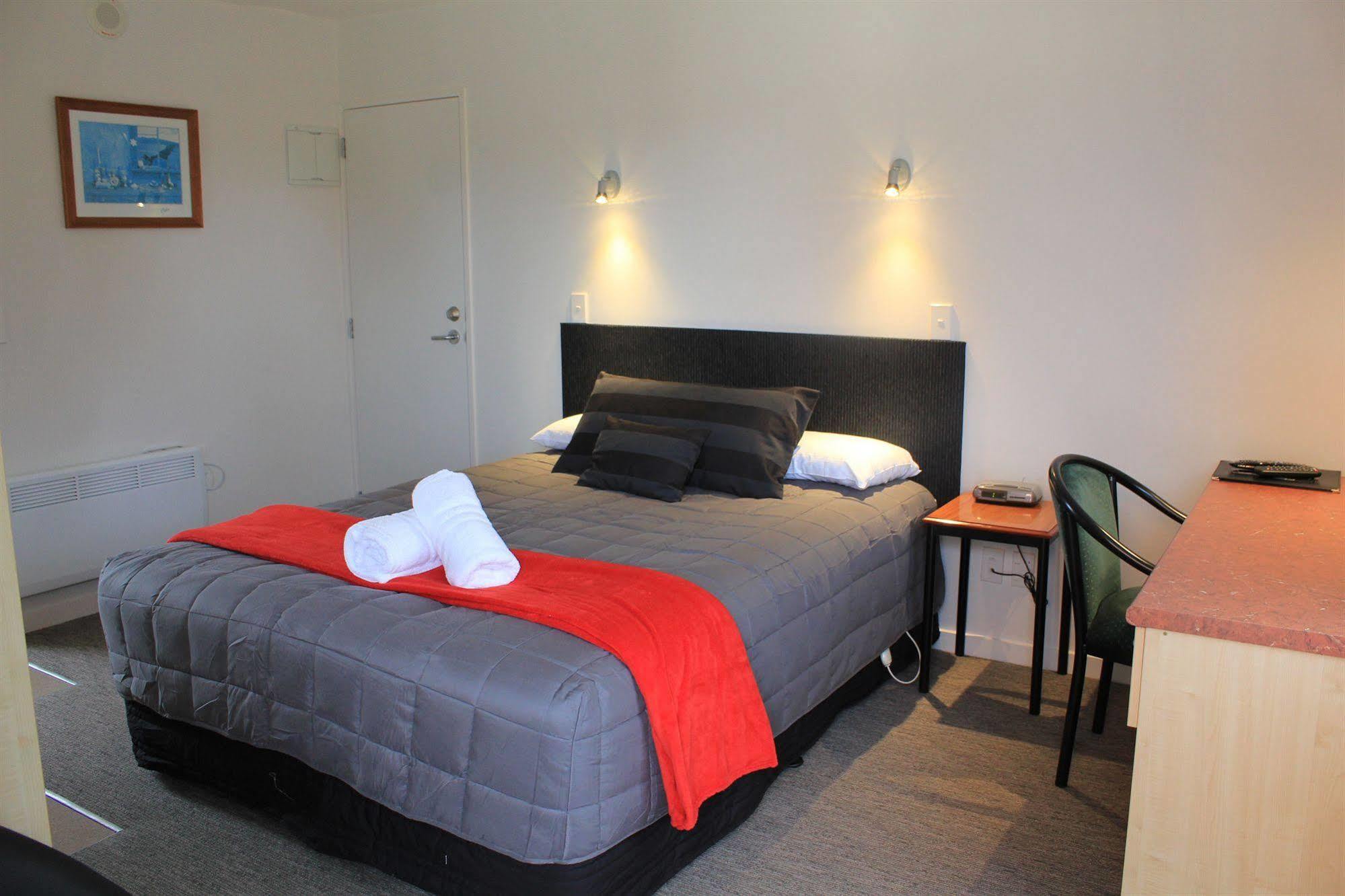 Bella Vista Motel Te Anau Bagian luar foto