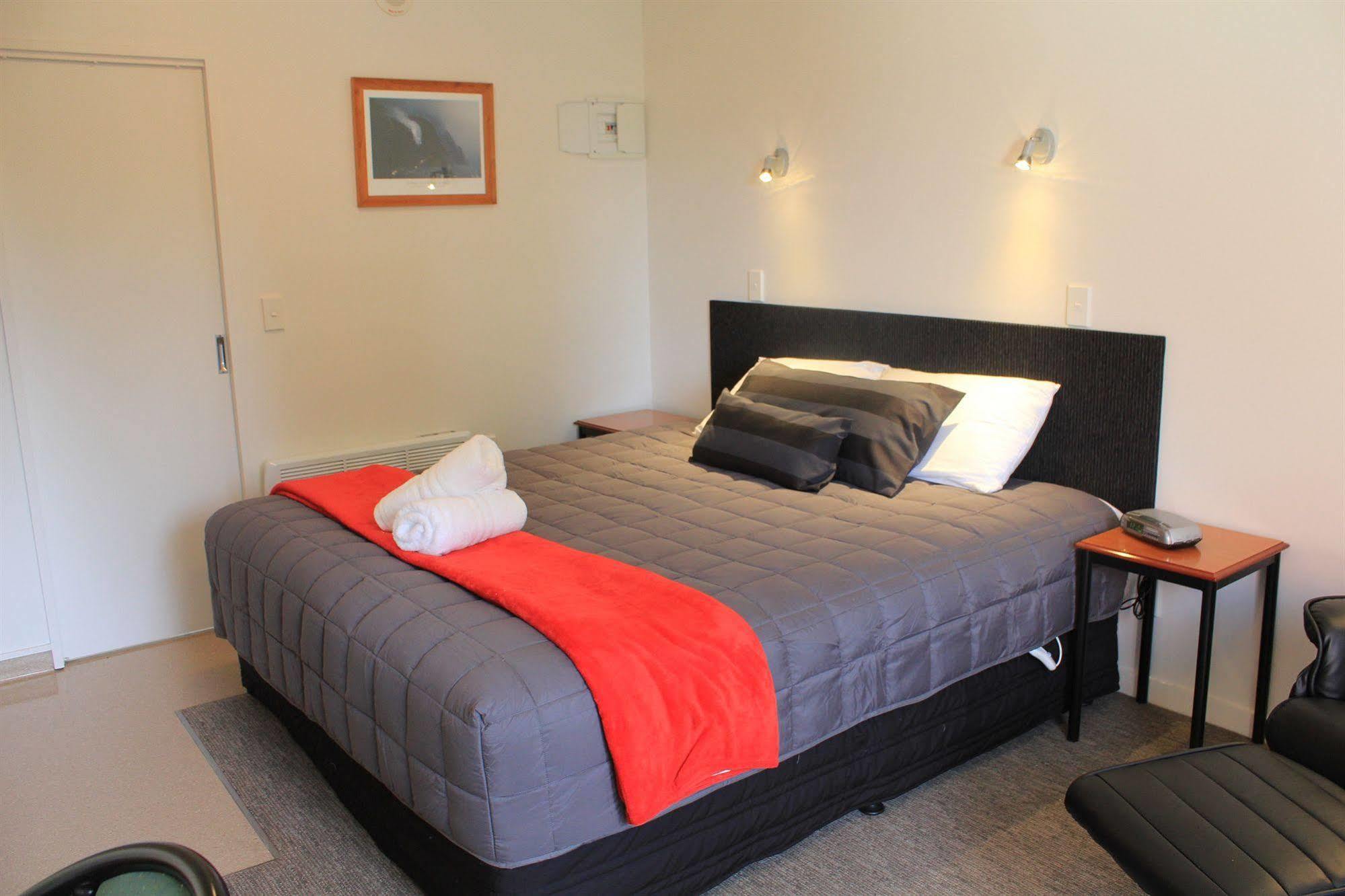 Bella Vista Motel Te Anau Bagian luar foto
