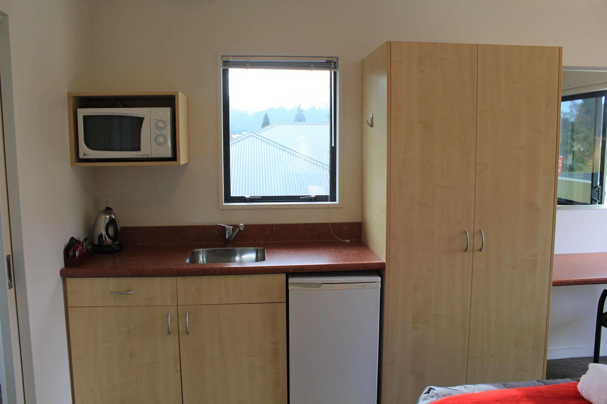 Bella Vista Motel Te Anau Bagian luar foto