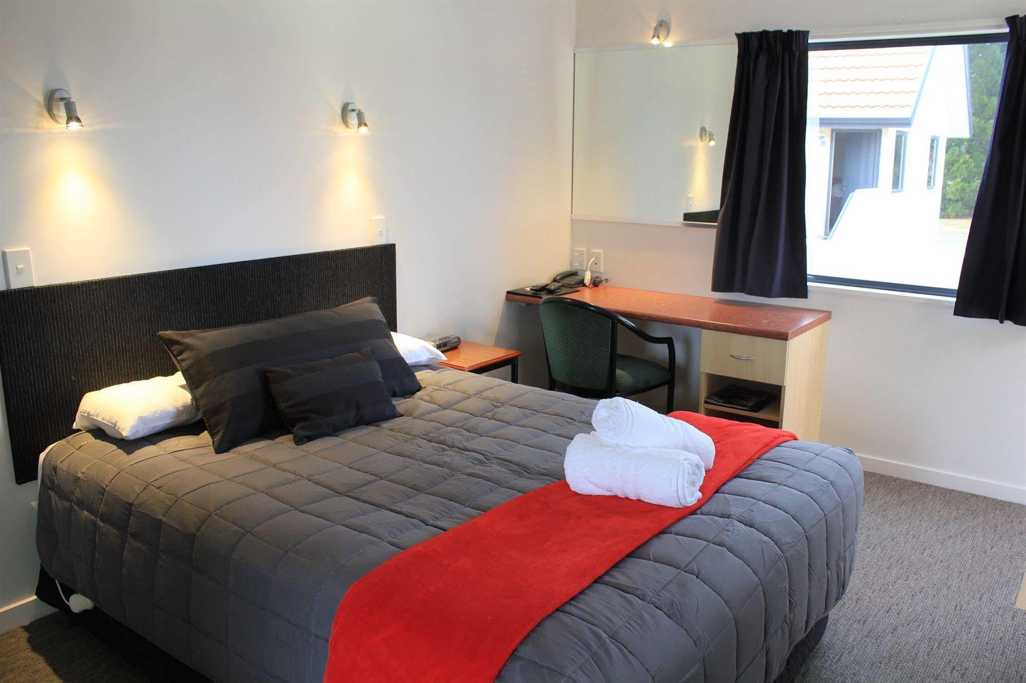 Bella Vista Motel Te Anau Bagian luar foto