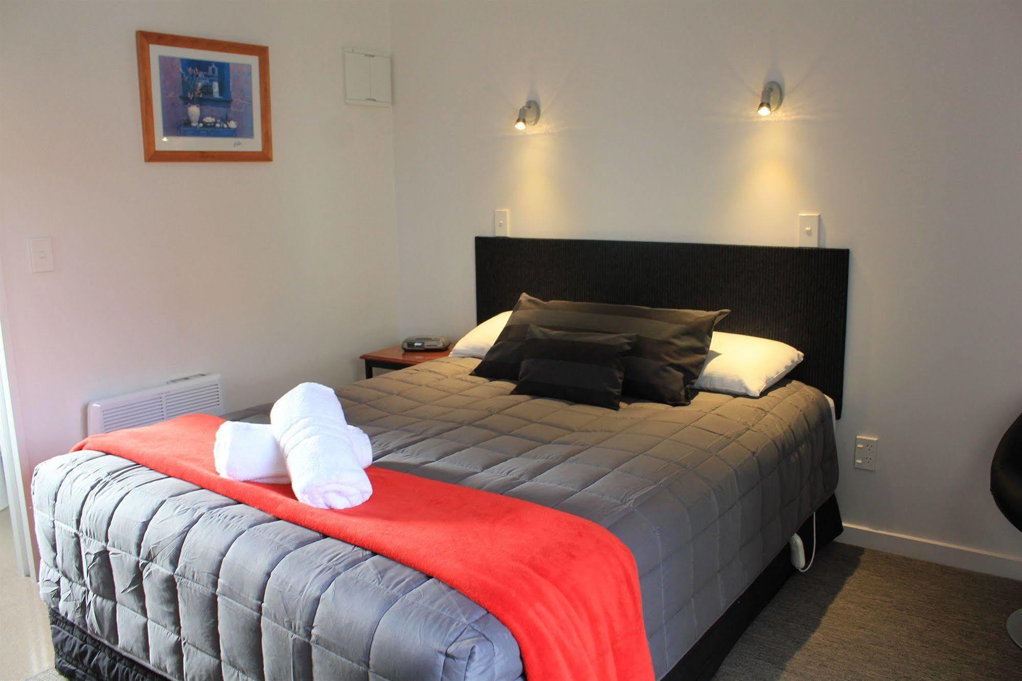 Bella Vista Motel Te Anau Bagian luar foto